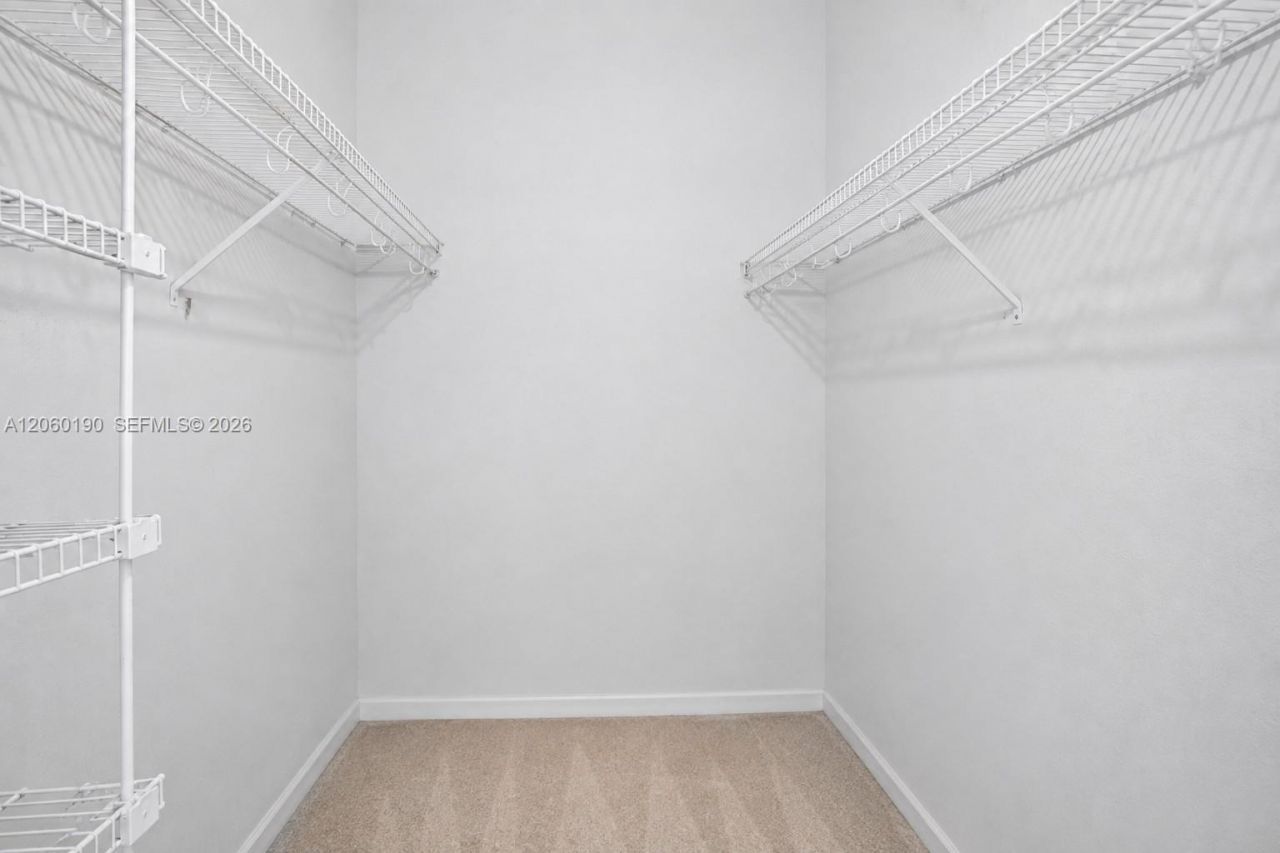 900 NE 195th St, Unit 109, Miami, FL 33179 Photo