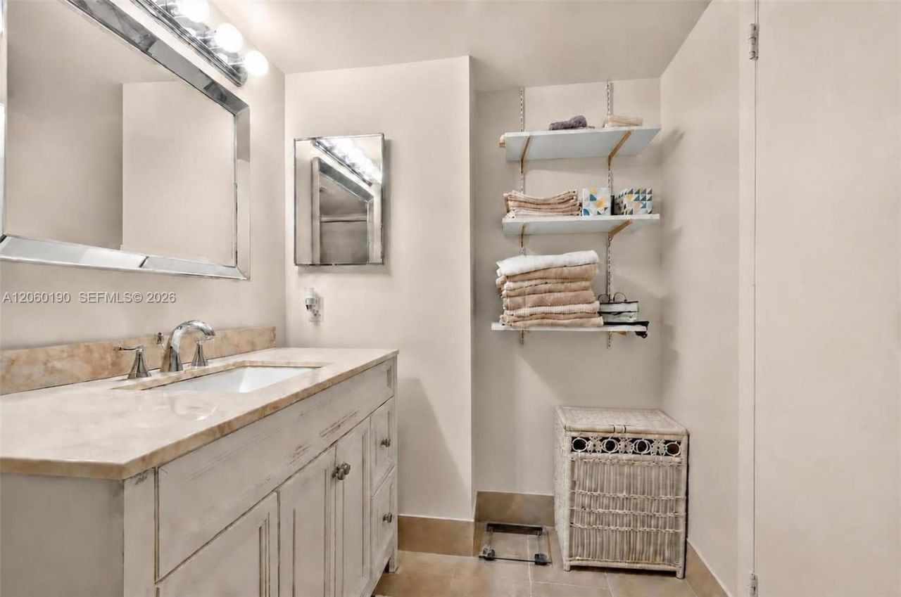 900 NE 195th St, Unit 109, Miami, FL 33179 Photo