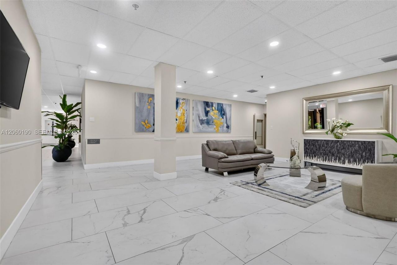 900 NE 195th St, Unit 109, Miami, FL 33179 Photo