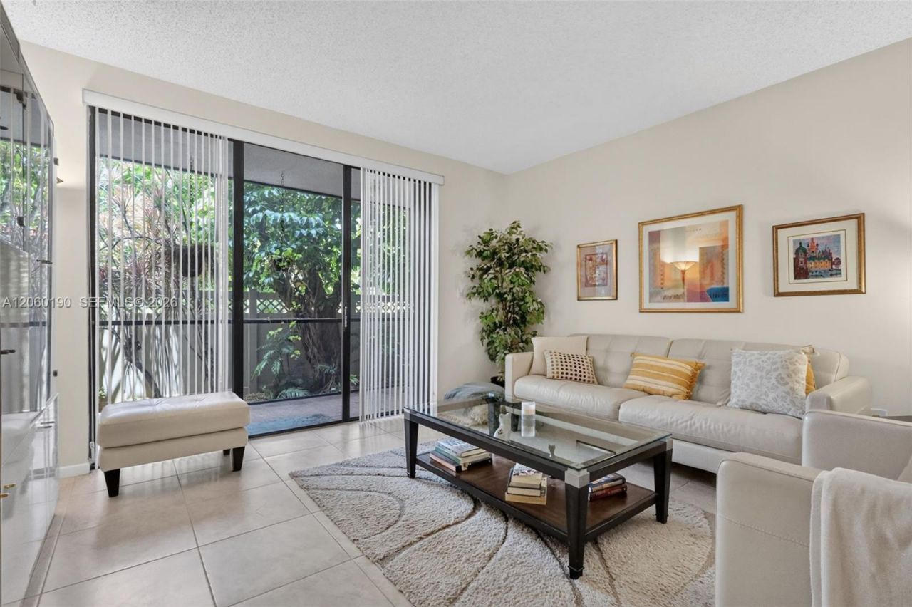 900 NE 195th St, Unit 109, Miami, FL 33179 Photo
