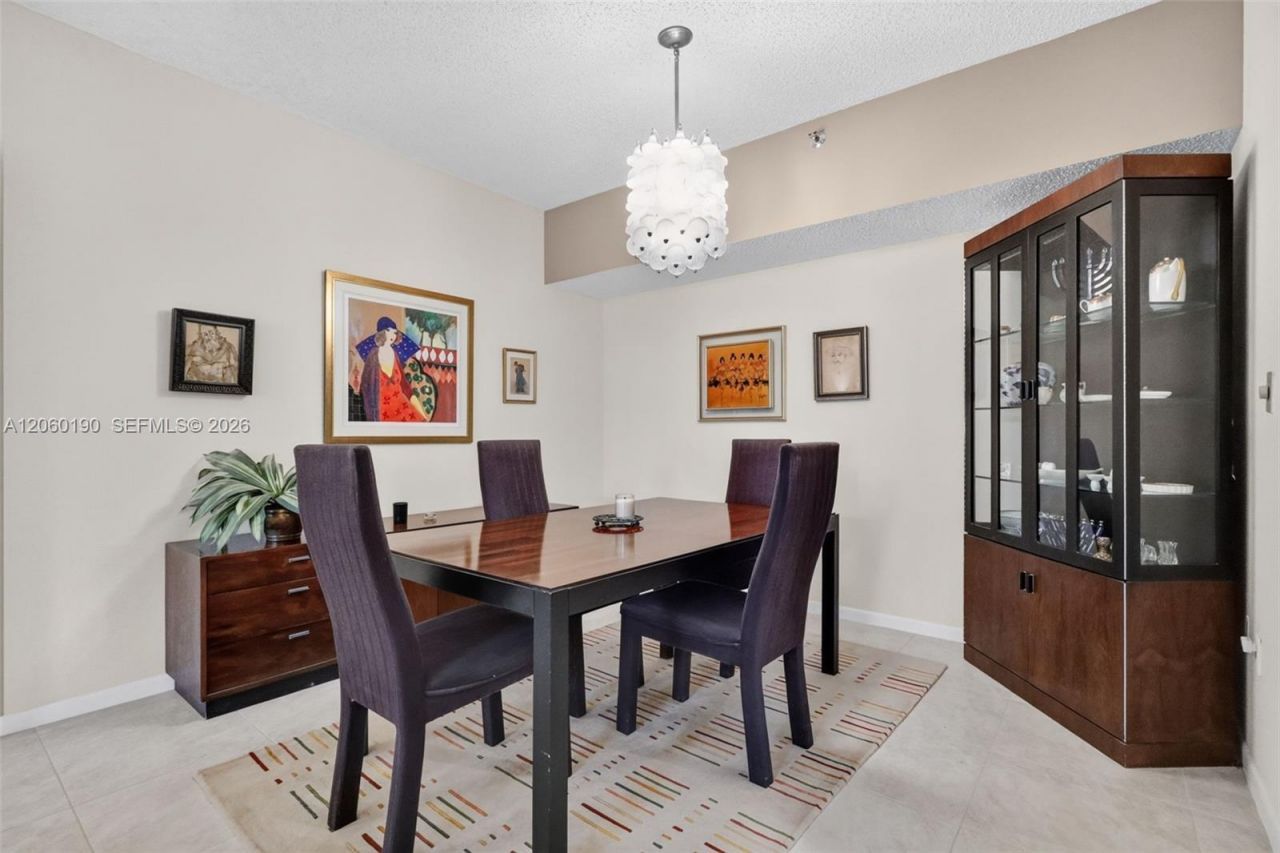 900 NE 195th St, Unit 109, Miami, FL 33179 Photo