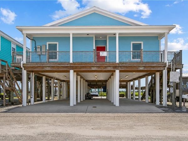 327 MARTIN Lane , Port Sulphur, LA 70083