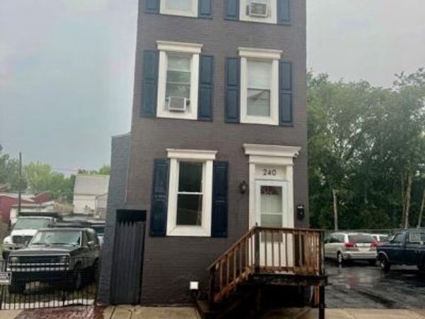 240 WOOD, READING, PA 19602