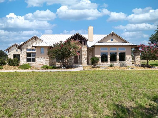 762 BUCKSKIN TRL, Bandera, TX 78003