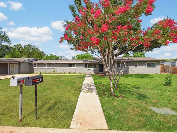 209 GREENLAWN AVE, Pleasanton, TX 78064