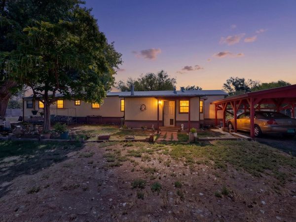 29 Entrada Aragon Road, Los Lunas, NM 87031
