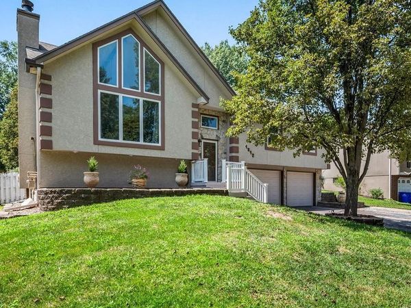 1312 Barnes Drive, Lee's Summit, MO 64086
