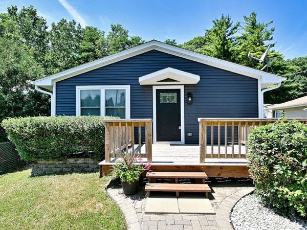 42 S Hickory Avenue , Fox Lake, IL 60020