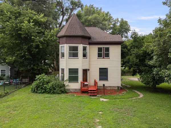403 S 2nd Street , Wapello, IA 52653