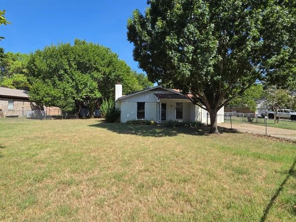 329 Walnut Avenue, Azle, TX 76020