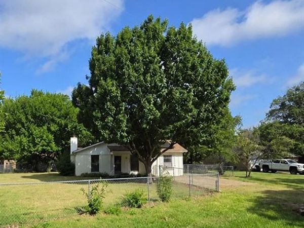 329 Walnut Avenue , Azle, TX 76020