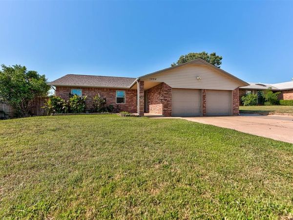 1404 SE 7th Street, Moore, OK 73160