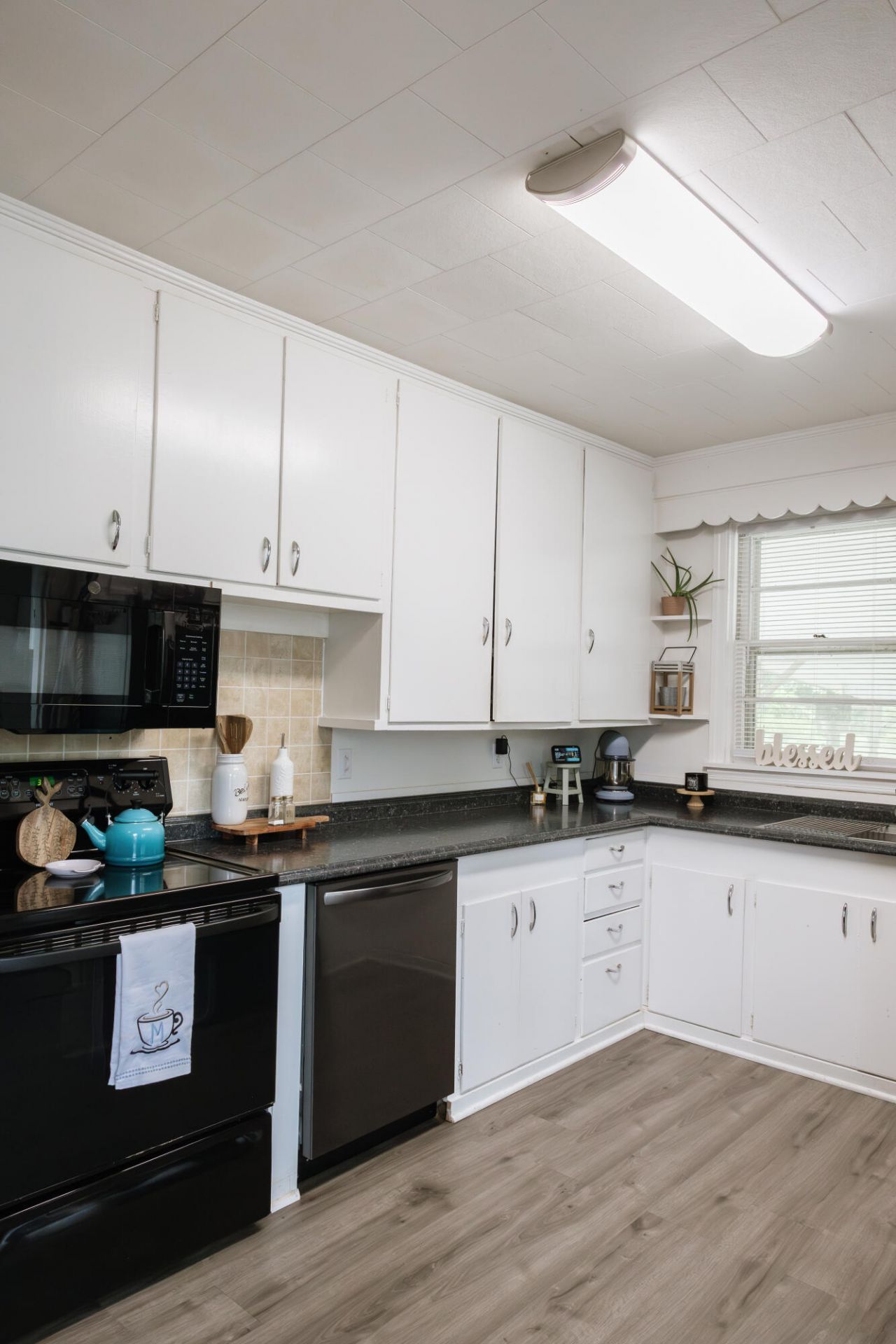 476 N Railroad Avenue Photo 4
