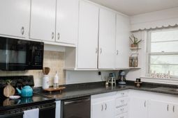 476 N Railroad Avenue photo 4