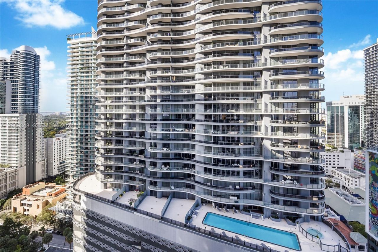 1010 Brickell Ave, Unit 2708, Miami, FL 33131 Photo