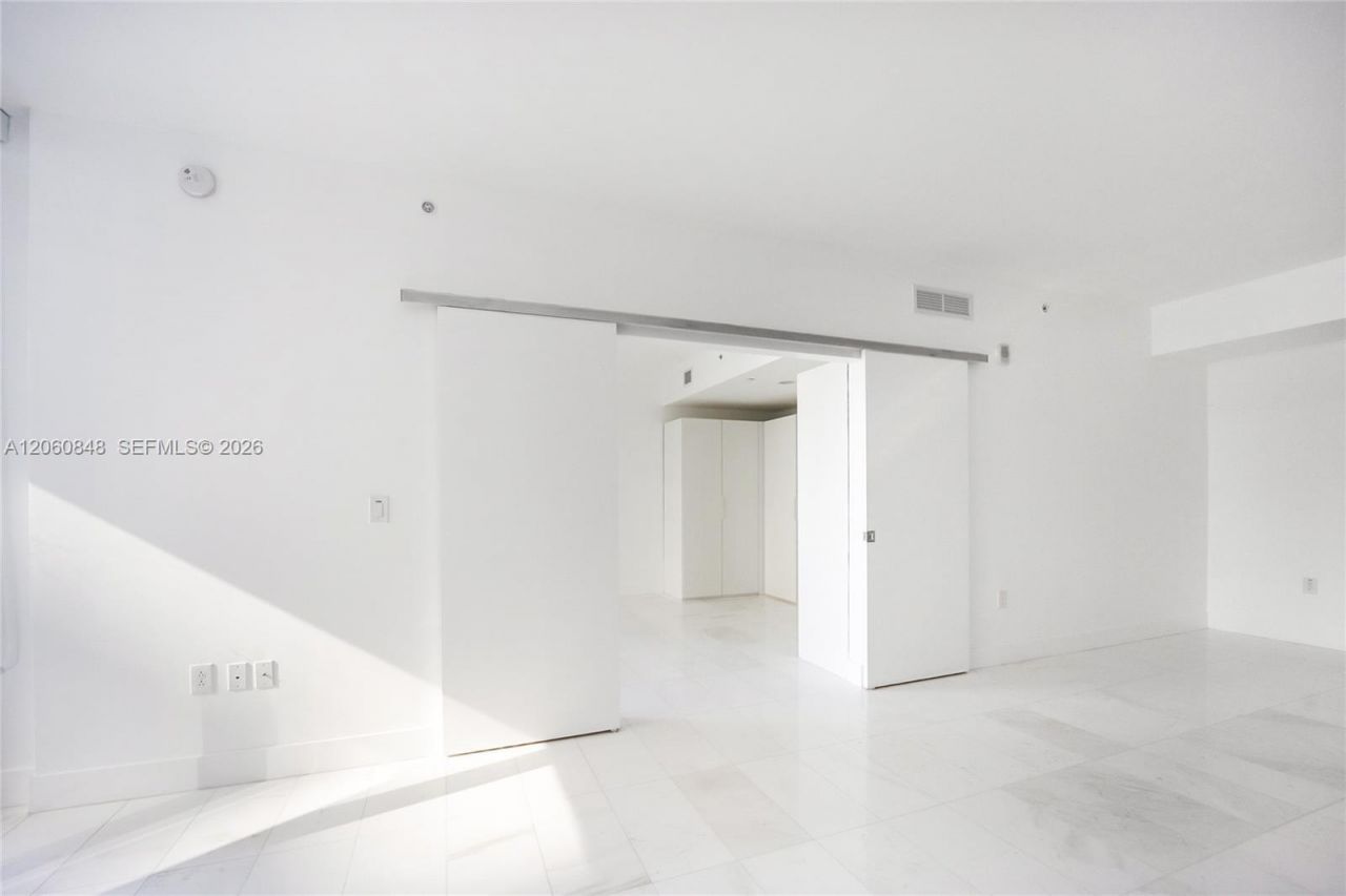1010 Brickell Ave, Unit 2708, Miami, FL 33131 Photo