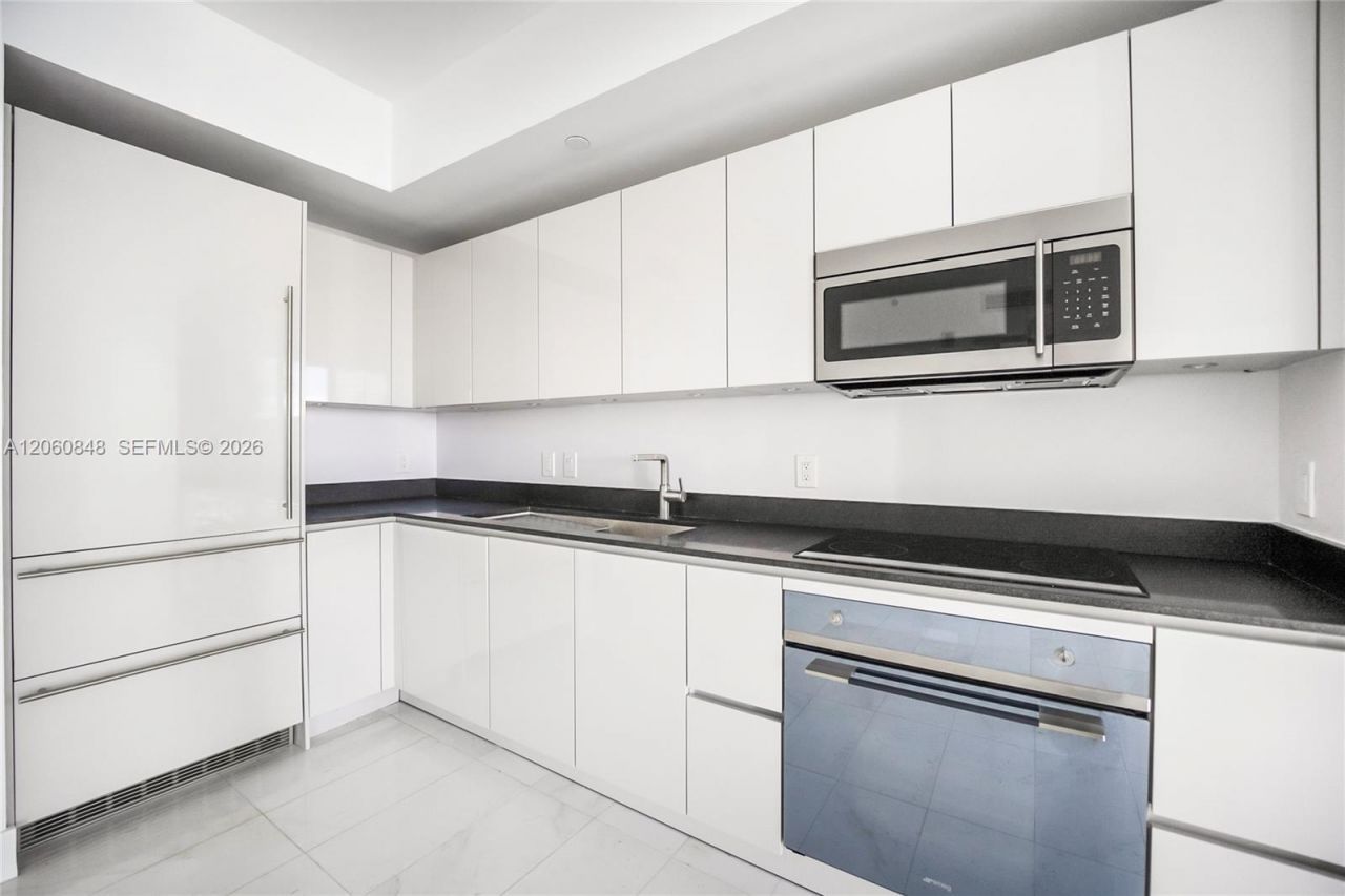 1010 Brickell Ave, Unit 2708, Miami, FL 33131 Photo