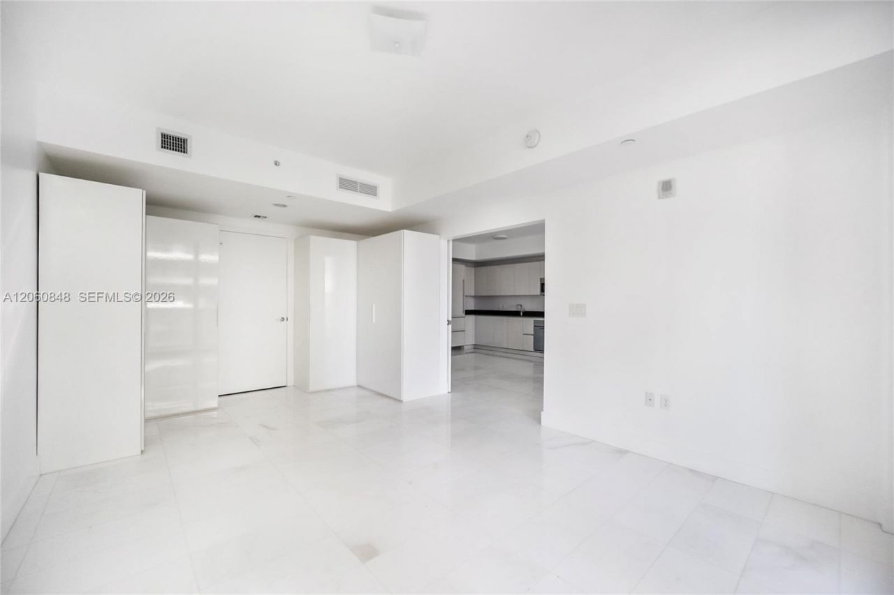 1010 Brickell Ave, Unit 2708, Miami, FL 33131 Photo