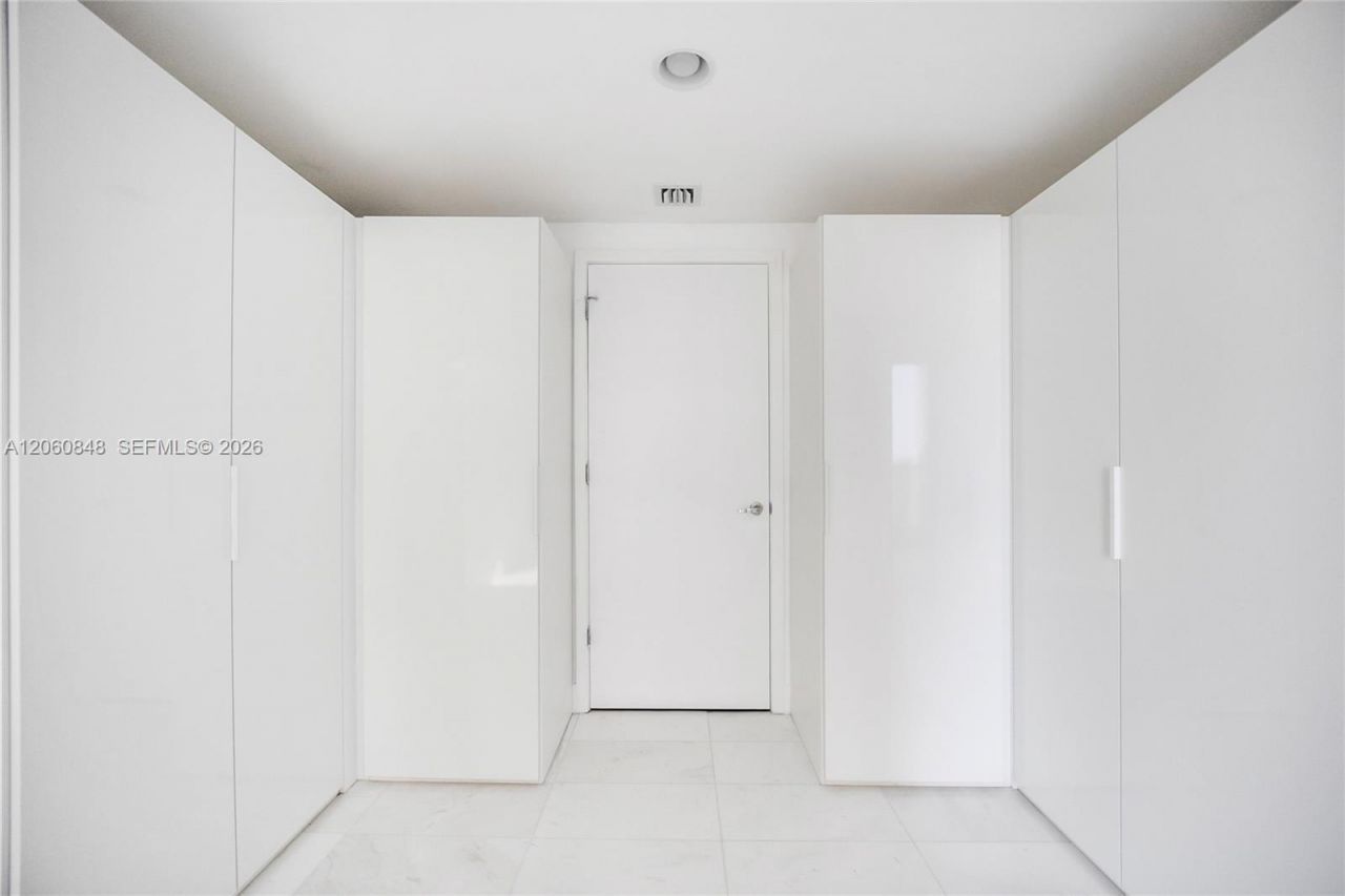 1010 Brickell Ave, Unit 2708, Miami, FL 33131 Photo