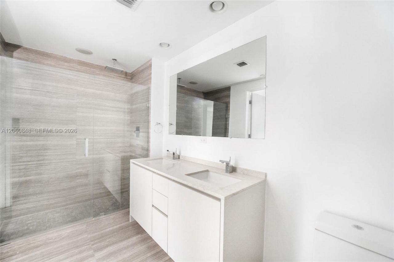1010 Brickell Ave, Unit 2708, Miami, FL 33131 Photo