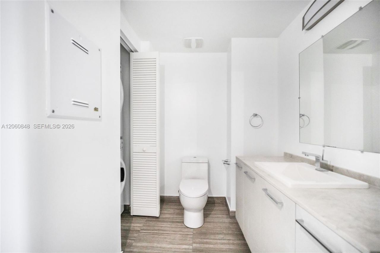 1010 Brickell Ave, Unit 2708, Miami, FL 33131 Photo