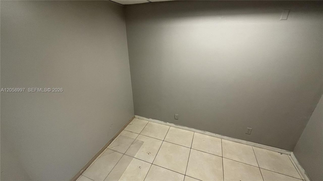 2729 E Oakland Park Blvd , Fort Lauderdale, FL 33306 Photo