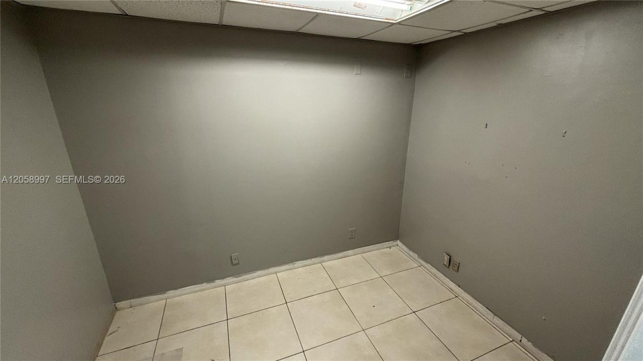 2729 E Oakland Park Blvd , Fort Lauderdale, FL 33306 Photo