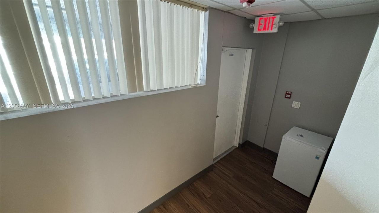 2729 E Oakland Park Blvd , Fort Lauderdale, FL 33306 Photo