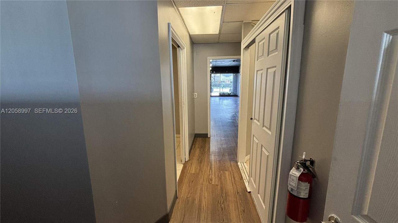 2729 E Oakland Park Blvd , Fort Lauderdale, FL 33306 Photo