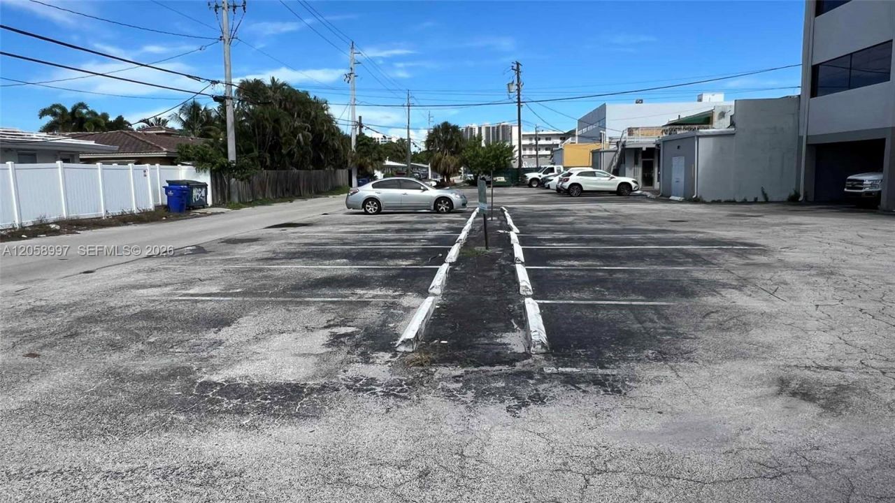 2729 E Oakland Park Blvd , Fort Lauderdale, FL 33306 Photo