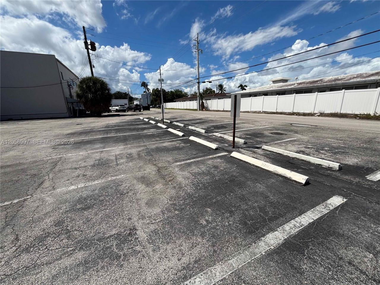 2729 E Oakland Park Blvd , Fort Lauderdale, FL 33306 Photo