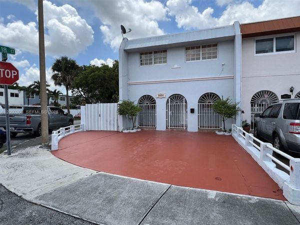 1820 W 72nd Pl , Hialeah, FL 33014
