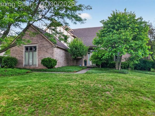 1808 Rolling Woods Drive, Troy, MI 48098