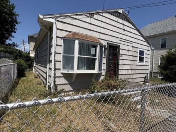 61 Taber St, New Bedford, MA 02740