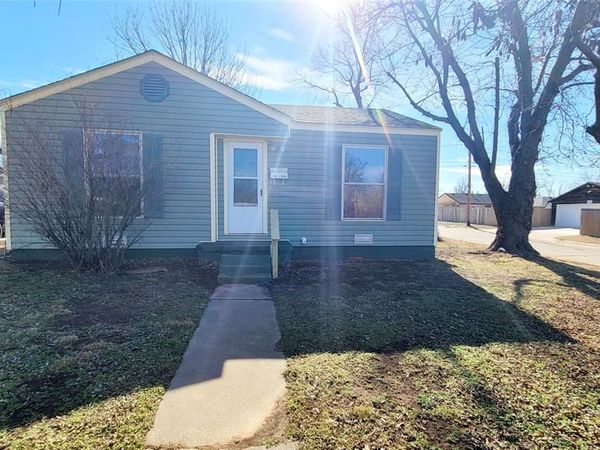 300 E Kittyhawk Drive, Midwest City, OK 73110