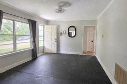 306 E Hampton Street photo 4