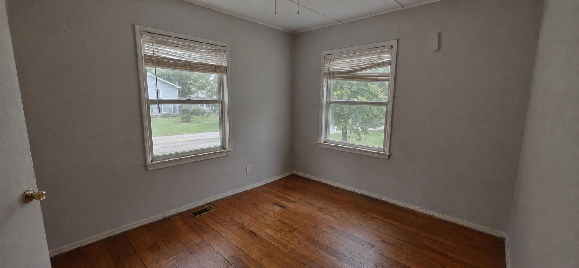 306 E Hampton Street Photo 9