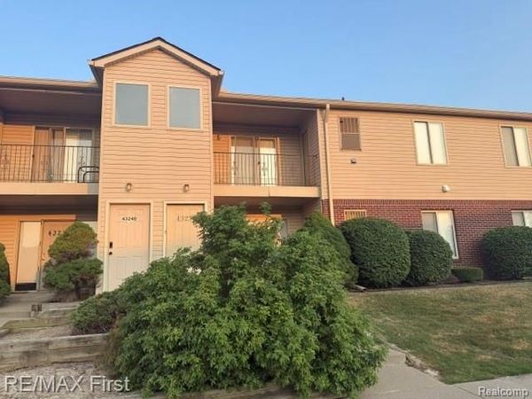 43234 FOUNTAIN Drive , Sterling Heights, MI 48313