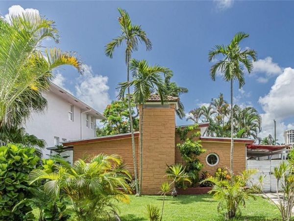 1566 NE 110th St , Miami, FL 33161