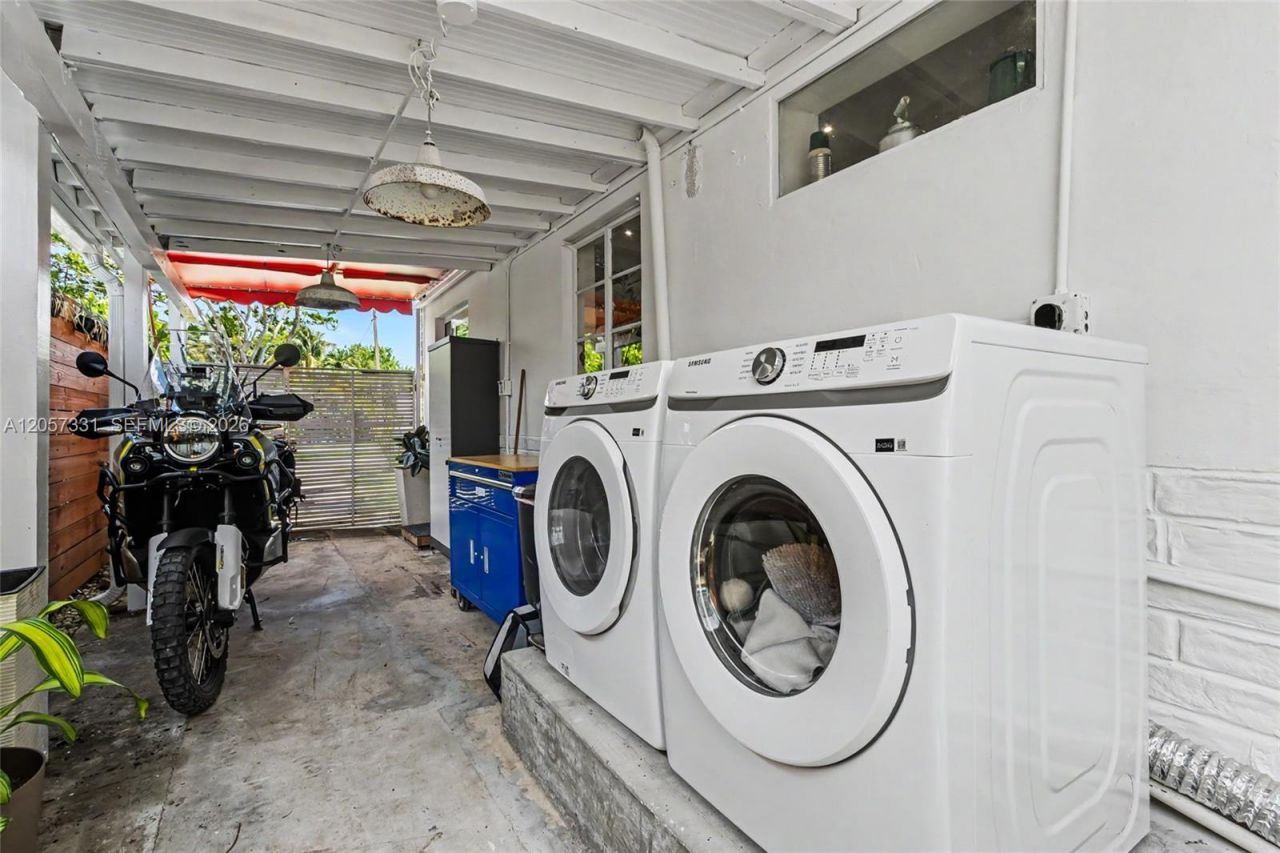 1566 NE 110th St , Miami, FL 33161 Photo