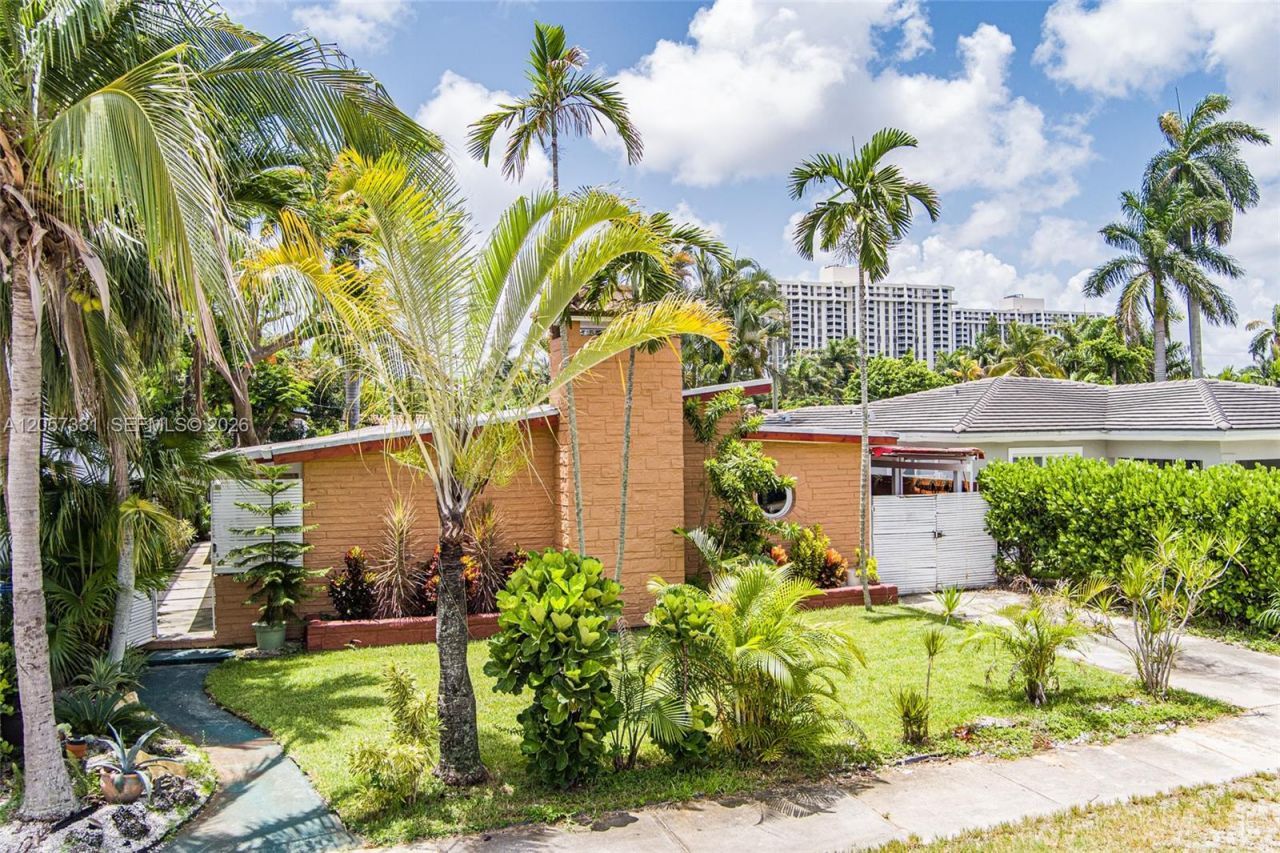 1566 NE 110th St , Miami, FL 33161 Photo