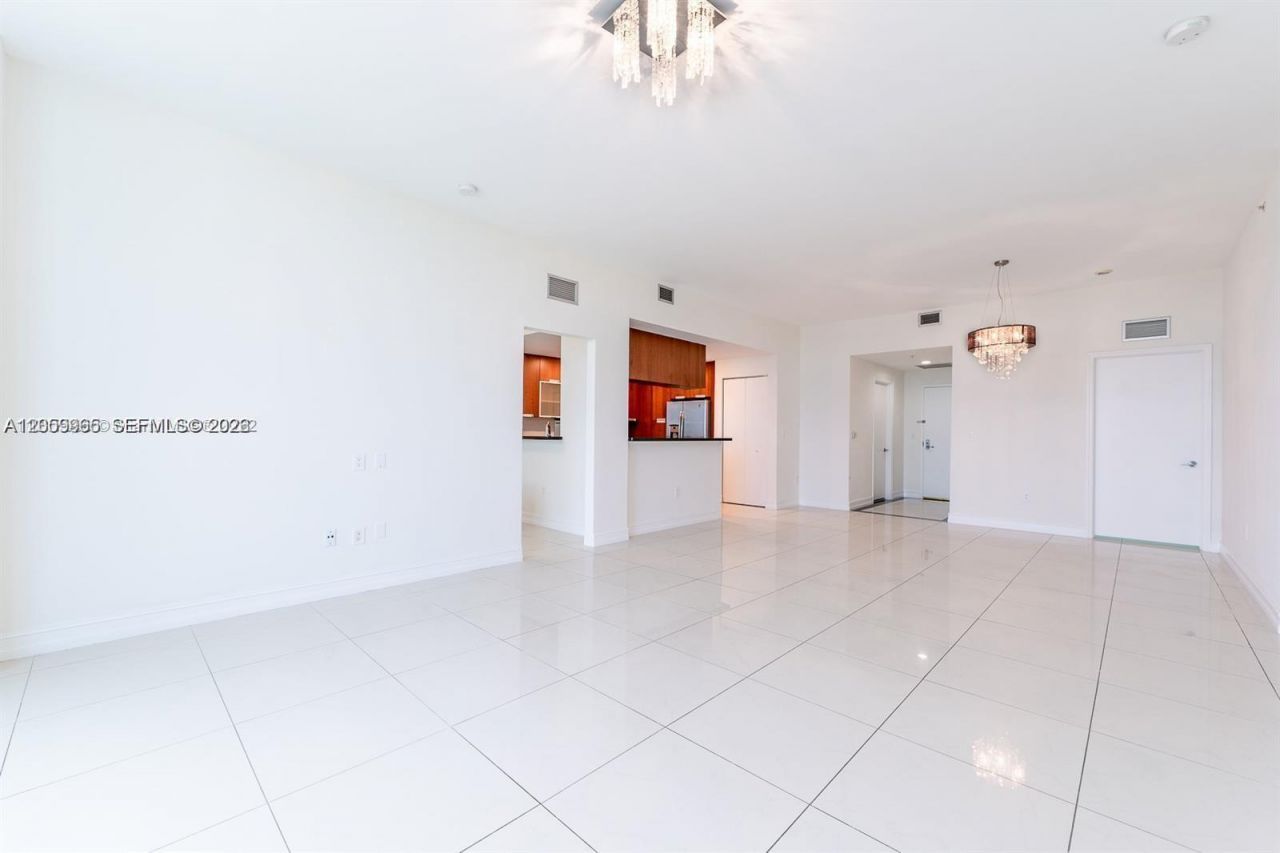 7901 Hispanola Ave , Unit 1012, North Bay Village, FL 33141 Photo