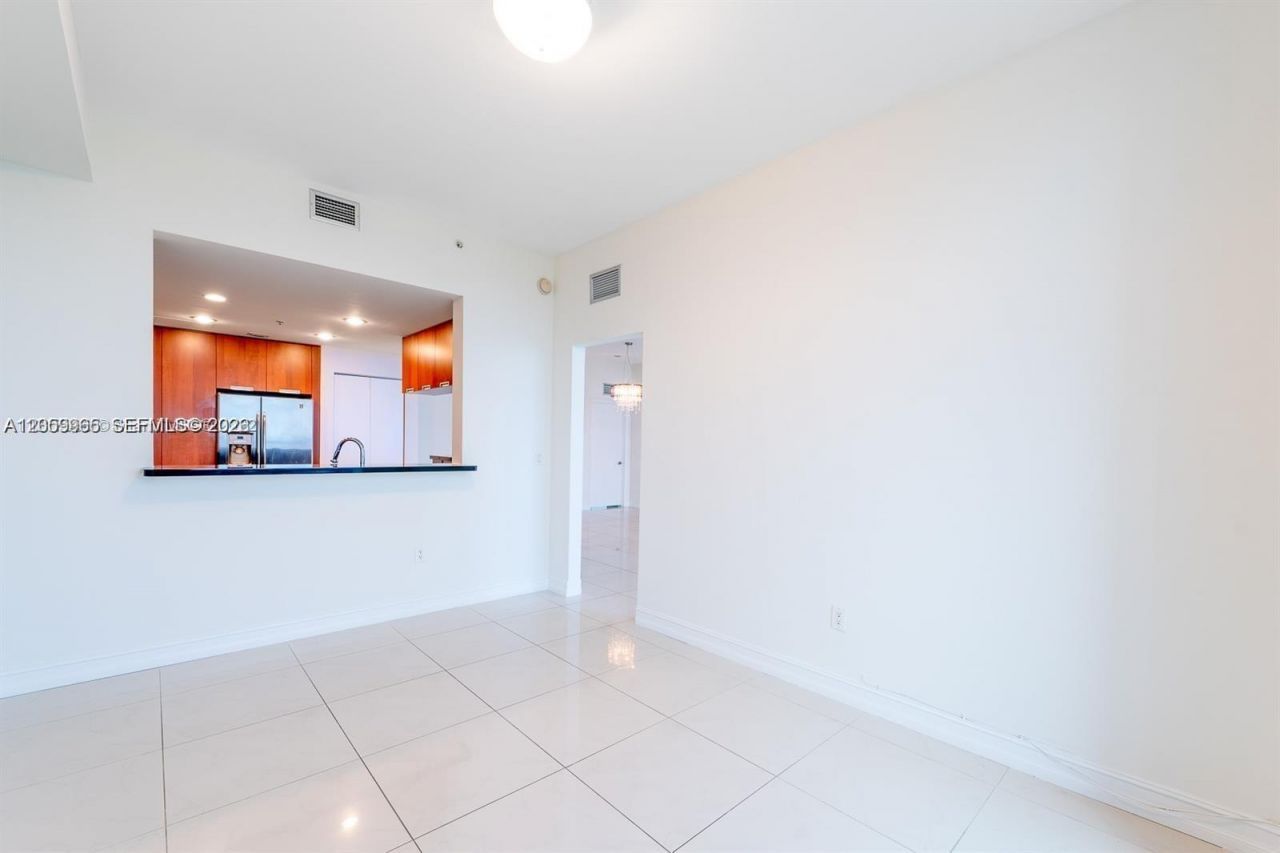 7901 Hispanola Ave , Unit 1012, North Bay Village, FL 33141 Photo