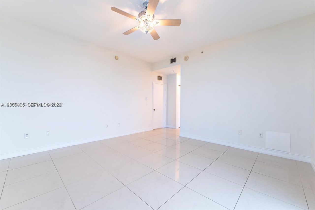 7901 Hispanola Ave , Unit 1012, North Bay Village, FL 33141 Photo