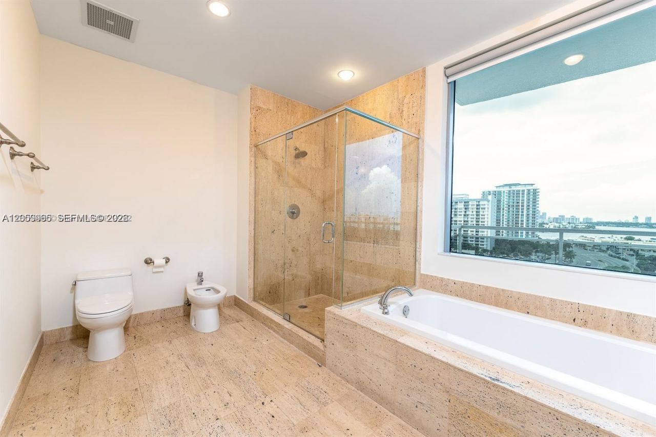 7901 Hispanola Ave , Unit 1012, North Bay Village, FL 33141 Photo