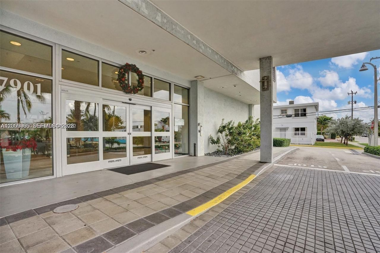 7901 Hispanola Ave , Unit 1012, North Bay Village, FL 33141 Photo