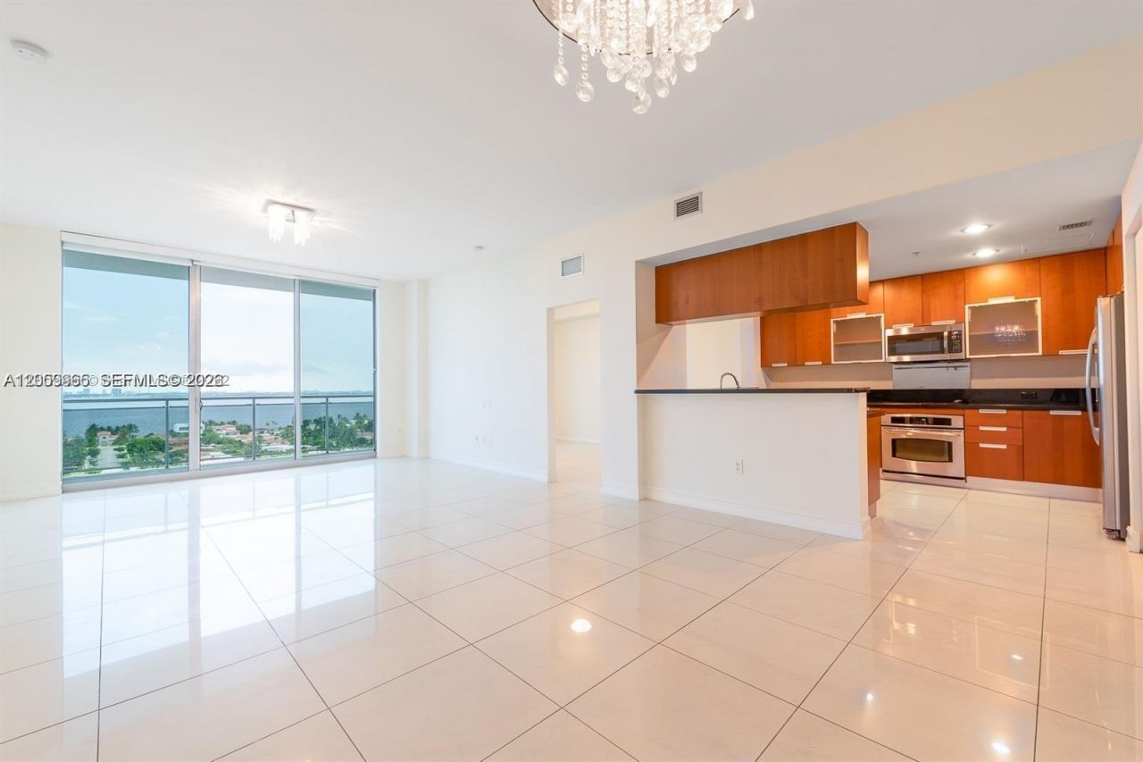 7901 Hispanola Ave , Unit 1012, North Bay Village, FL 33141 Photo