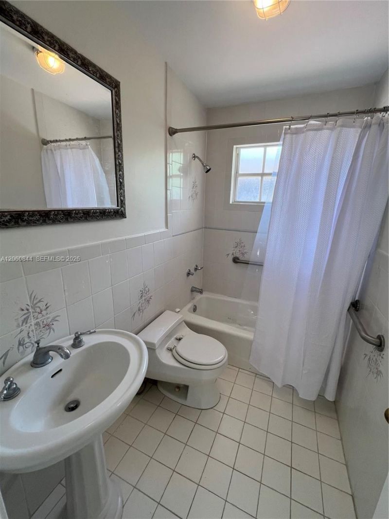 421 NW 57th Ct, Miami, FL 33126 Photo