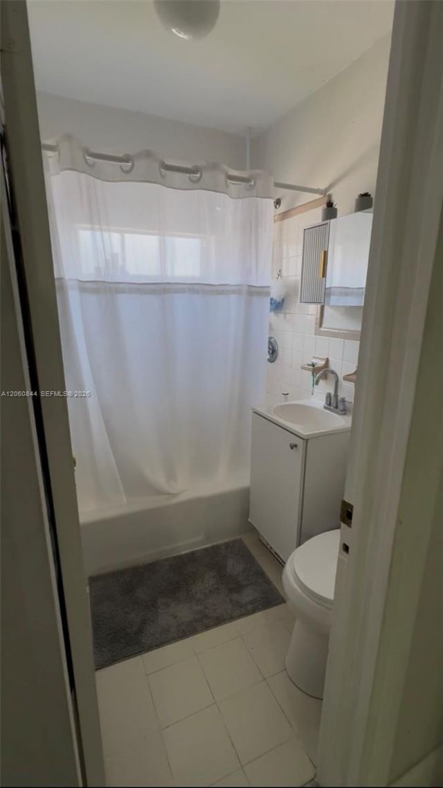 421 NW 57th Ct, Miami, FL 33126 Photo