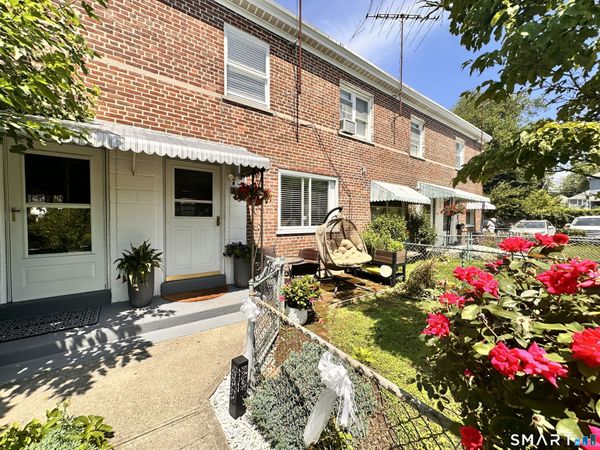 317 Court D, B-46, Unit 317, Bridgeport, CT 06610